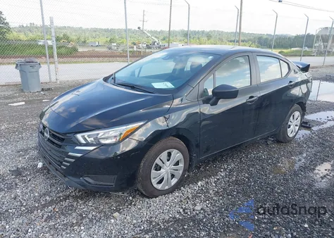 2025 Nissan Versa 1.6 S z USA, uszkodzony, nr VIN 3N1CN8DV0SL834216